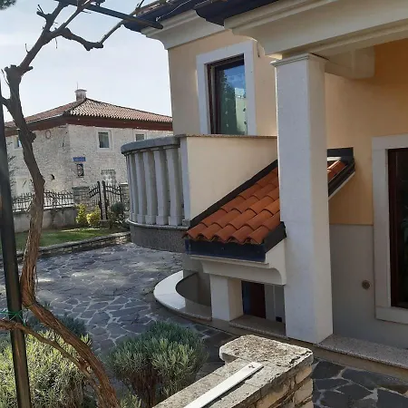 House Teuta Close To The Sea Guest house